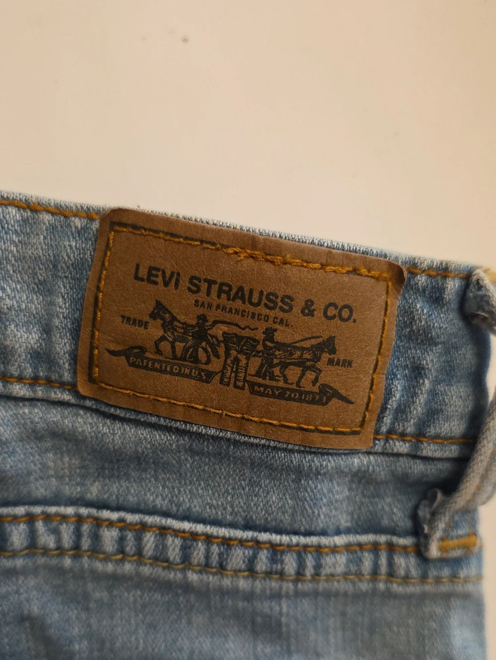 Vintage 2006 Levi's Light Wash Denim Women's Shorts